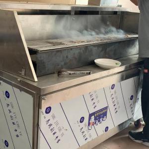 广州万达广场附近餐厅厨房安装不锈钢烟罩，净化器除味
