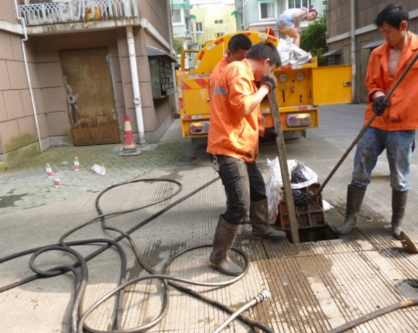 上海专业马桶疏通清理化粪池 抽粪吸污 高压清洗市政工程