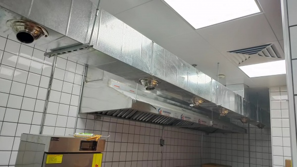 龙华新区通风管道定做安装港式茶餐厅厨房安装不锈钢烟罩