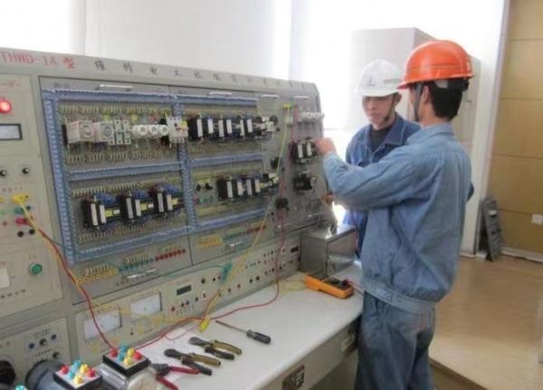 2023年河南郑州的技师电工证报考条件有哪些？