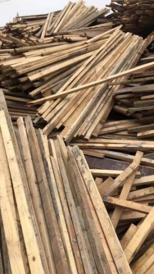 北京回收建筑废旧木方回收-多层板竹胶板回收-4米跳板架子板回收