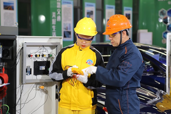 乌鲁木齐市万通技工学校招汽车专业的学生开始招生啦1