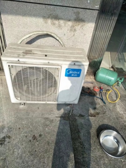 系马桩空调不制冷维修空调移机安装 更换空调压缩机加氟