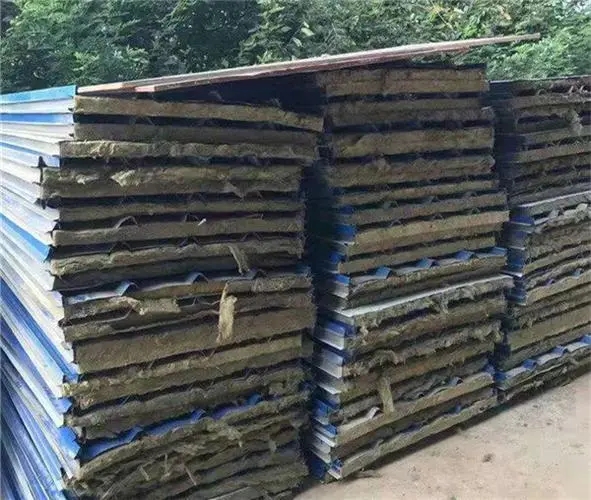 北京回收泡沫彩钢板-岩棉彩钢板回收-大量收购二手彩钢瓦