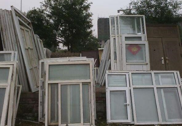 北京大兴区大量收购二手彩钢板和回收二手门窗，为您服务